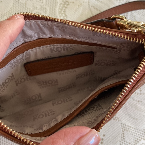 Michael Kors wristlet - Picture 2 of 2